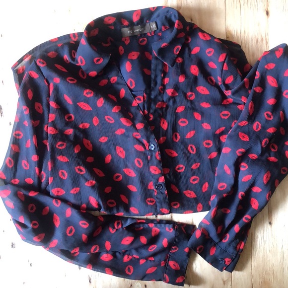 The Limited Red Lips V-neck Button Down Blouse S - Picture 5 of 5